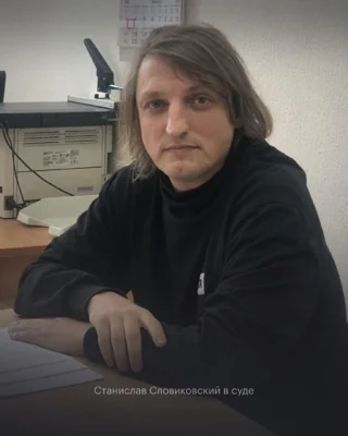 Организатора БДСМ‑вечеринок в Екатеринбурге приговорили к 200 часам обязательных работ за фото с «христианскими символами», якобы оскорбляющие чувства верующих