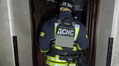 Roof of house on fire in Kyiv's Pecherskyi district: woman injured