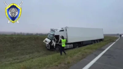 Водитель погиб под колесами своей фуры в Ошмянском районе