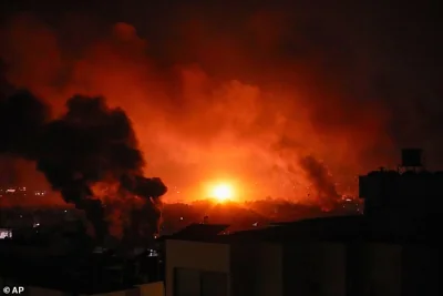 Smoke and fire rise following an Israeli airstrikes in Beirut's southern suburbs, Lebanon, Saturday, Sept. 28