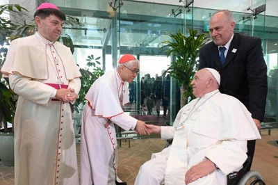 In this handout photograph taken and released by Vatican Media, Friday, Pope Francis is greeted during a farewell ceremony at Changi airport in Singapore. AFP-Yonhap