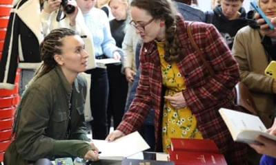 Ukrainian soldier and poet Yaryna Chornohuz meets readers in Mykolayiv on the tour of frontline cities.