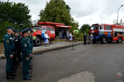 Фотофакт: В Новогрудке пассажиры будут ждать автобус в… пожарной машине