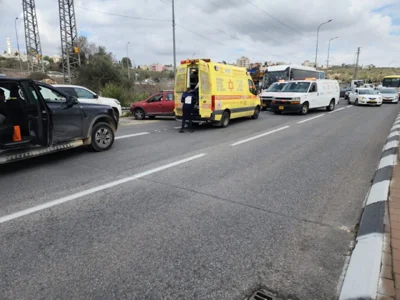 Около полудня 29 ноября возле перекрестка Гитай, западней Ариэля, был обстрелян автобус