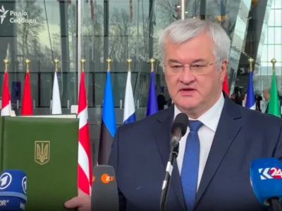 "30 років цьому паперу". Сибіга привіз у штаб-квартиру НАТО Будапештський меморандум