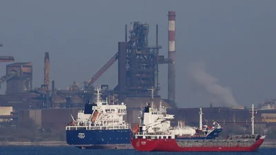 Несмотря на блокировку Ормузского пролива, через него продолжают проходить танкеры. За сутки через него проплыли как минимум два судна