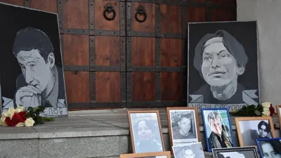 На месте убийства Анастасии Бабуровой и Станислава Маркелова в центре Москвы прошла ежегодная акция памяти