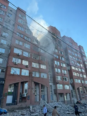 В результате российского ракетного удара по Днепру обрушились несколько этажей девятиэтажного дома