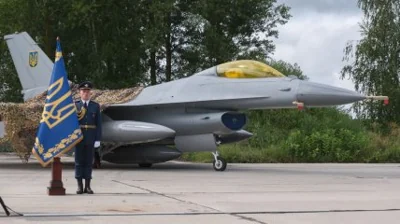 Перші F-16 вже в Україні