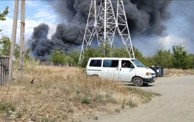 В Мариуполе произошел масштабный пожар в районе новой военной базы РФ (фото, видео)