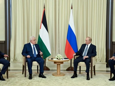 Putin meets Abbas, affirms position on the creation of Palestine