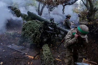 Ukrainian servicemen of Khartia Brigade fire a D-30 Howitzer towards Russian positions