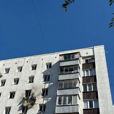 При ударе беспилотника по многоквартирному дому в Белгороде мужчина и женщина получили баротравмы