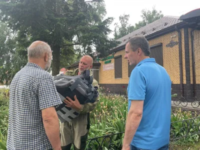 Жителям приграничных сел в Белгородской области раздают каски и бронежилеты