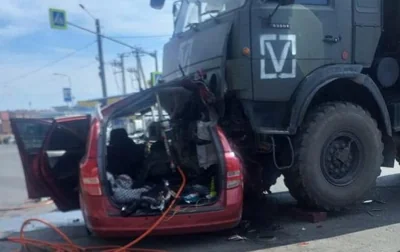 У РФ військовий КАМАЗ протаранив авто з дітьми, є жертви