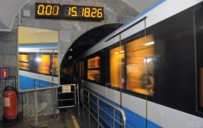 Падіння пасажира під потяг в метро Києва: з'явилися деталі інциденту