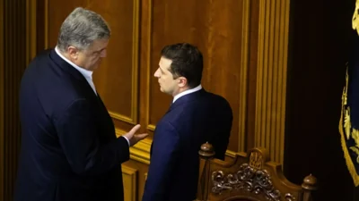 Зеленский ввел санкции против Порошенко и Коломойского. Он пообещал снять ограничения, если они вернут в бюджет выведенные за границу деньги