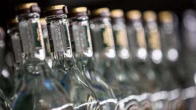 В России с 1 января выросла минимальная цена на водку