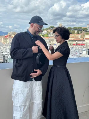 Министр культуры Франции Рашида Дати вручила российскому режиссеру Кириллу Серебренникову высшую награду страны — орден Почетного легиона