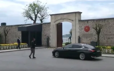 Появилось видео приезда Мединского на переговоры с Украиной