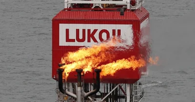 Украинские СМИ сообщили об ударе СБУ по нефтедобывающей платформе "Лукойла" в Каспийском море. Astra пишет, что ее работа приостановлена