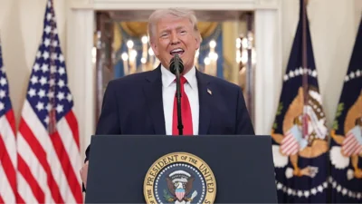 «Мы собираемся вернуть их в каменный век». Трамп пообещал вскоре завершить войну в Иране, но пока продолжит «чрезвычайно сильные удары». Рынки упали, а цены на нефть выросли