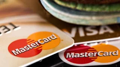 Один из крупнейших российских банков предупредил о проблемах с картами Visa и Mastercard в банкоматах