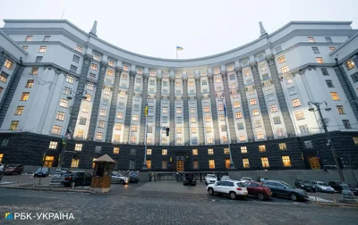 Українців можуть почати позбавляти права на землю для будівництва фортифікацій: про що мова