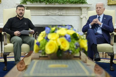 President Joe Biden (right) listens as Ukraine's President Volodymyr Zelenskyy (left) speaks during their meeting in the Oval Office of the White House in Washington, Sept. 26, 2024. AP PHOTO 