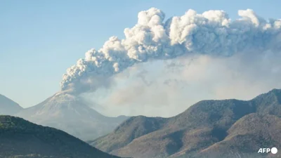 Airlines around Asia ground Bali flights due to ash from erupting volcano