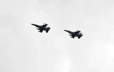 Во время массированного обстрела украинские F-16 сбили 10 вражеских целей — Зеленский