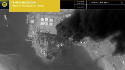Так сегодня утром со спутника израильской спутниковой компании ISI выглядел порт Ходейда в Йемене, где все еще бушует пожар, и поднимается плотный дым