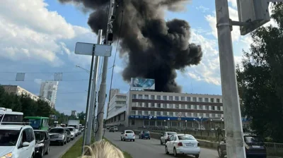 В російському Єкатеринбурзі масштабна пожежа на підприємстві, що виробляє електроніку для ракет