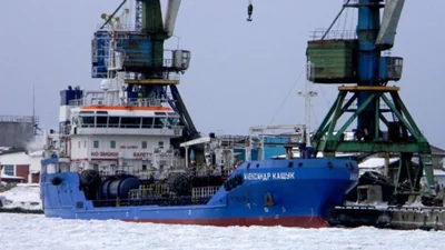 На Сахалине произошла утечка нефти из танкера