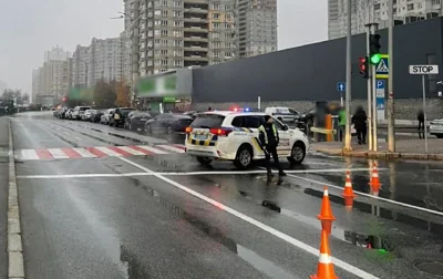 В Киеве произошел масштабный прорыв трубопровода: подтоплены улицы и парковки