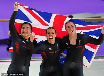 Emma Finucane (R), Katy Marchant (C) and Sophie Capewell won gold for Great Britain