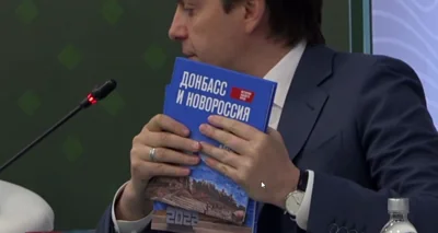 Кравцов показал учебник по истории Донбасса и Новороссии