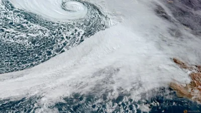 Bomb cyclone pounds Northwest US, leaving 600,000 without power