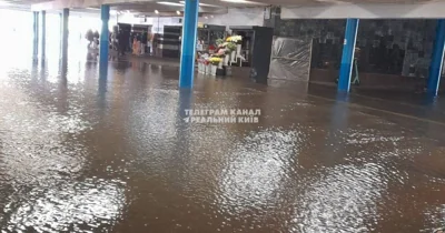 У Києві біля метро Дорогожичі прорвало мережу водопостачання