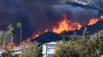 «Наш дом сгорает в прямом эфире». Пожары в Калифорнии уничтожили недвижимость мировых звезд