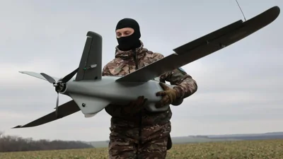 В Курской области пять человек погибли при атаке дрона. Всего за ночь над российскими регионами были сбиты шесть беспилотников, заявили в Минобороны