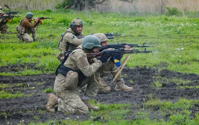 На фронті відбулось 164 бої, ворог активно атакує на п'яти напрямках, - Генштаб