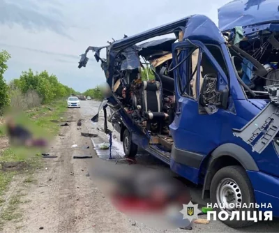 Российский беспилотник атаковал микроавтобус в Сумской области, погибли девять человек