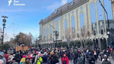 В парламенте Грузии начинаются "выборы президента", под стенами протест