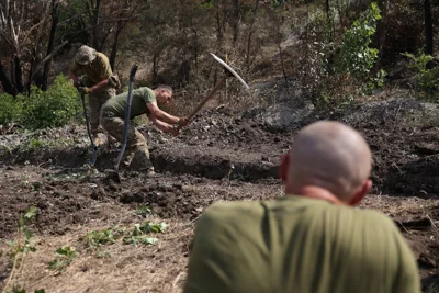 Ukrainian trench diggers