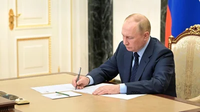 Путин подписал закон, по которому «экстремистской» организацией можно будет признать любую группу людей, если хотя бы один из участников осужден по «экстремистской» статье