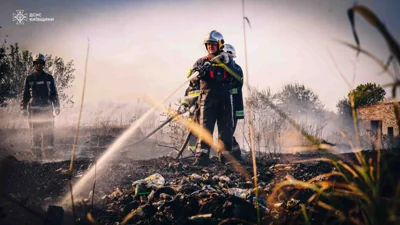 Ціле село на Київщині ледь не згоріло. Фото: ДСНС