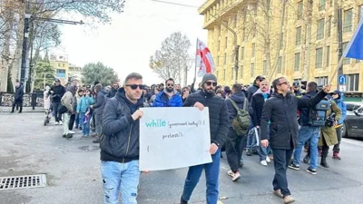 Несколько сотен грузинских айтишников вышли на протесты