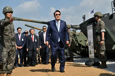 South Korean President Yoon Suk Yeol (C) looks around military vehicles after a South Korea-US joint military drill at Seungjin Fire Training Field in Pocheon, South Korea June 15, 2023. Jung Yeon-je/Pool via REUTERS