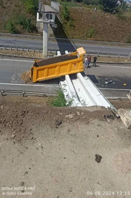 Пешеходный мост обрушился на трассе Киев-Одесса возле Умани – он упал на дорогу